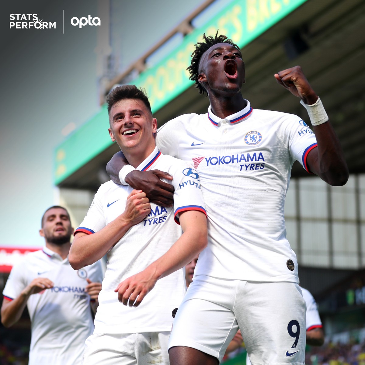 一边是转会 一边是转会