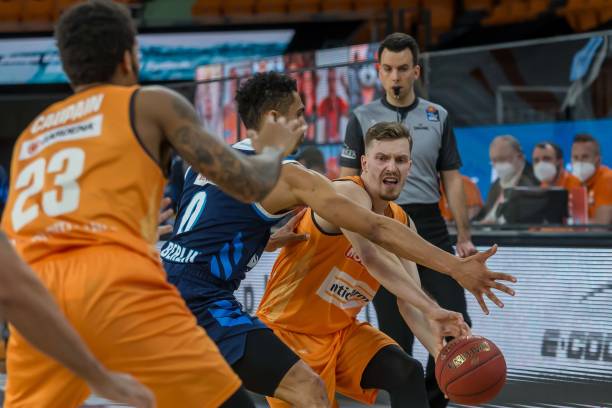 三位球员缺 三位球员缺