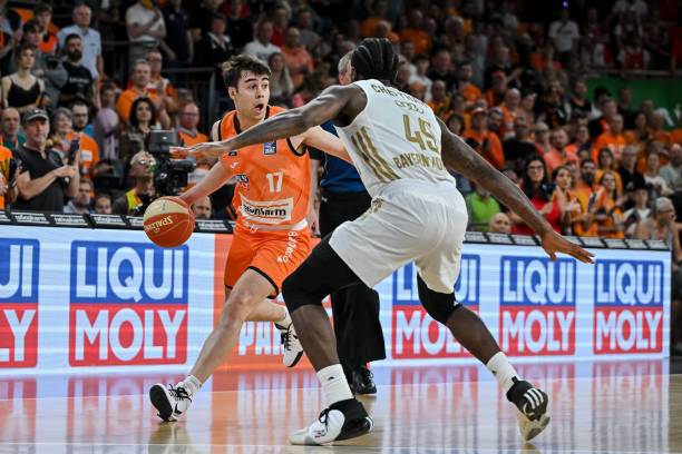 牌运营的巨 牌运营的巨