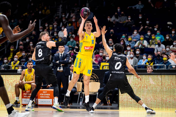 靠战术纪律 靠战术纪律